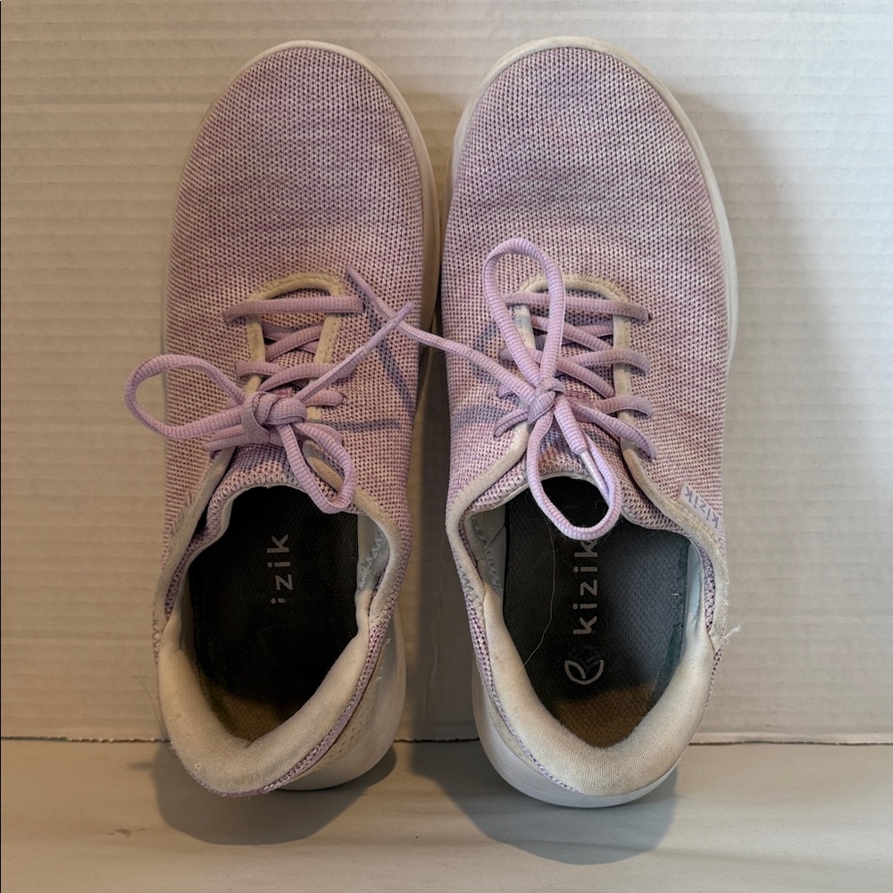Kizik Women's Lavender Knit lace up Sneakers. Size 9.5